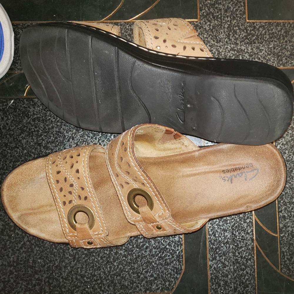 Clarks Clog Sandals - Picture 4 of 4